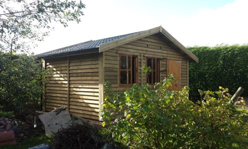 Lovely Feather Edge Workroom with a tile effect metal roof. 