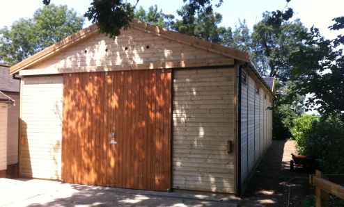 Very large workroom / storage room with sliding doors. This building is 10ft to eaves.